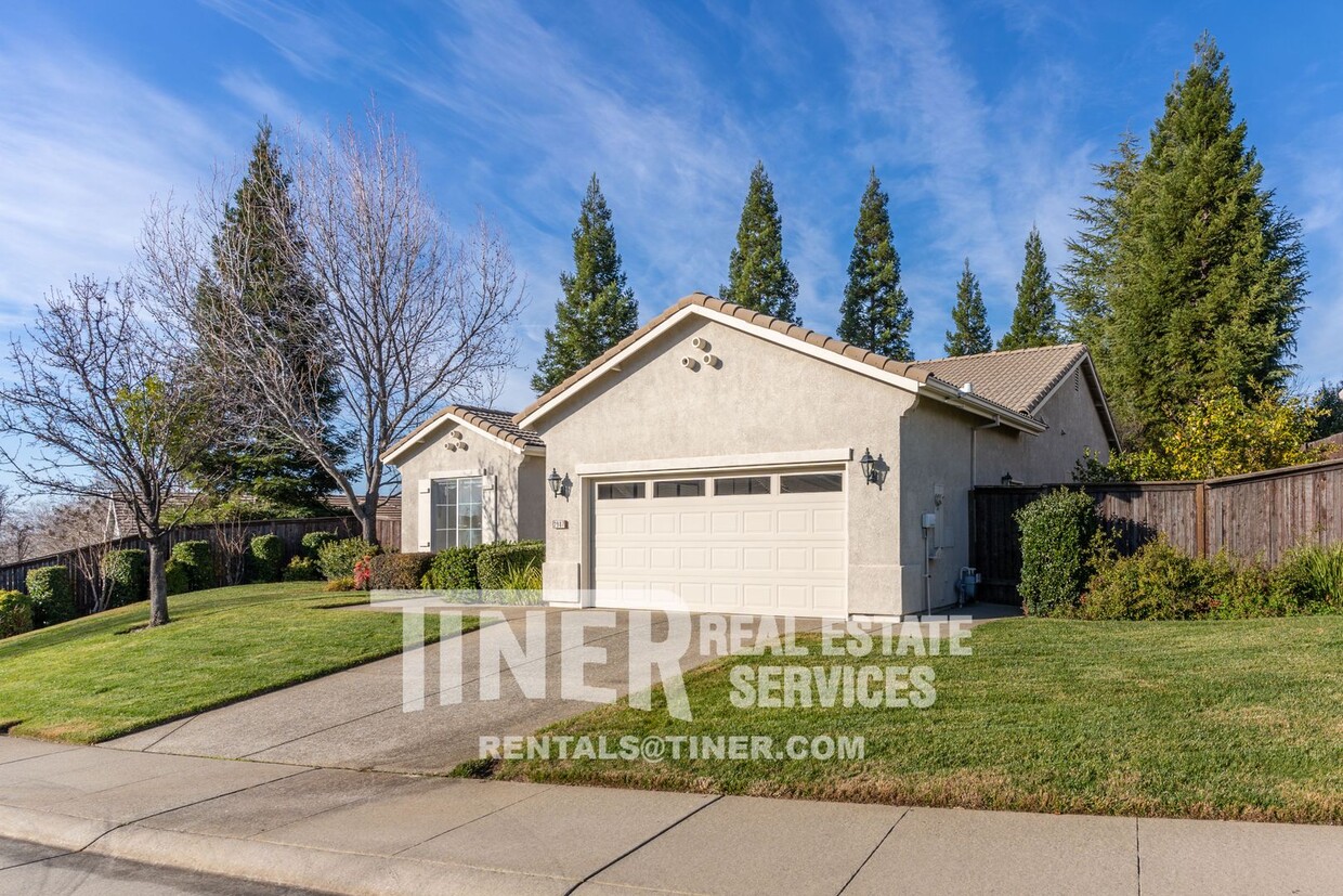 Primary Photo - Stunning Home in Springfield at Whitney Oa...