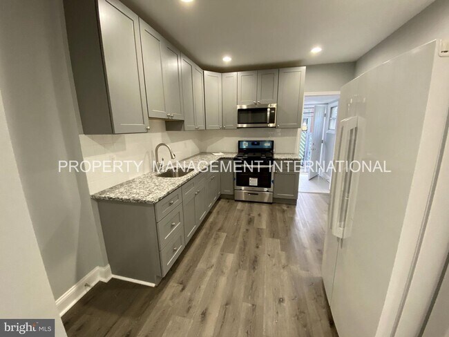 Building Photo - 5257 Addison St