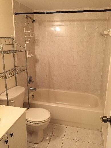 Building Photo - Spacious 2 Bedroom Apartment