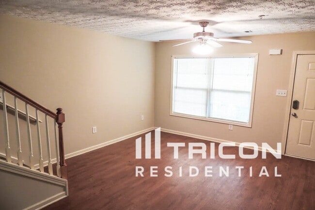Building Photo - 1040 Wedgewood Ct NE