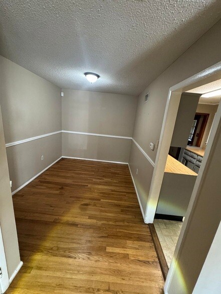 Foto del edificio - 4914 Durbin Ave