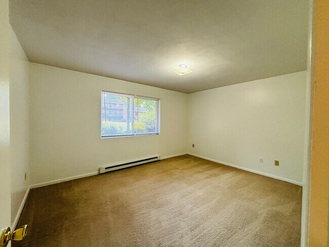 Foto del edificio - 3 Bedroom 1 Bath Apartment