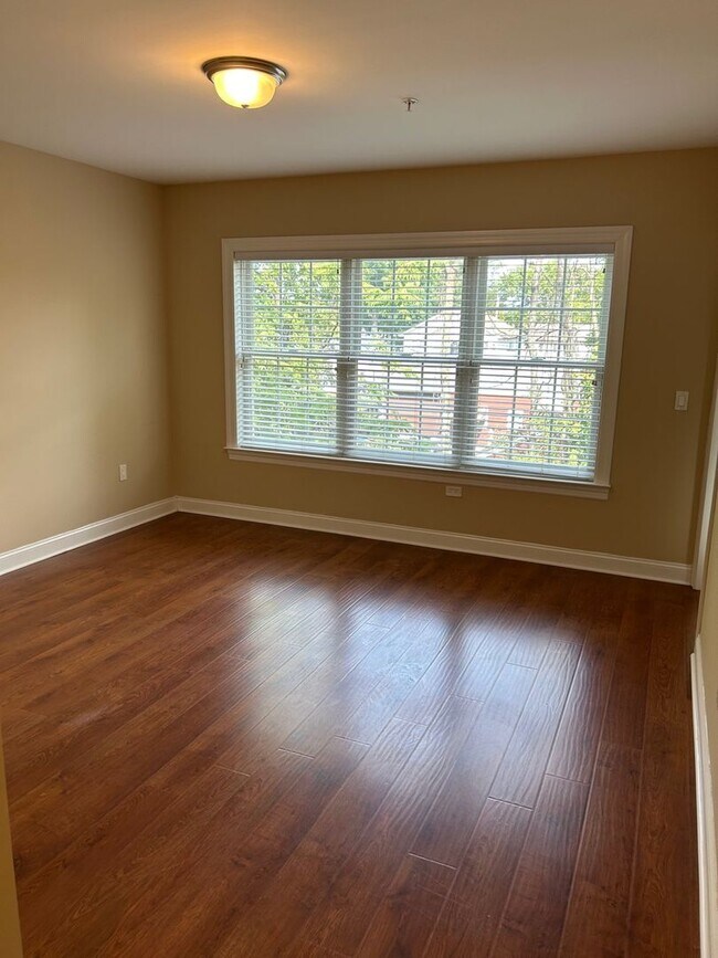 Foto del edificio - Gorgeous 55+ Community Steps from Saddle River Trail