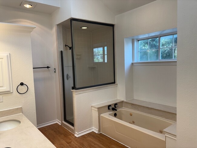 Master bath - 7 Country Club Pl