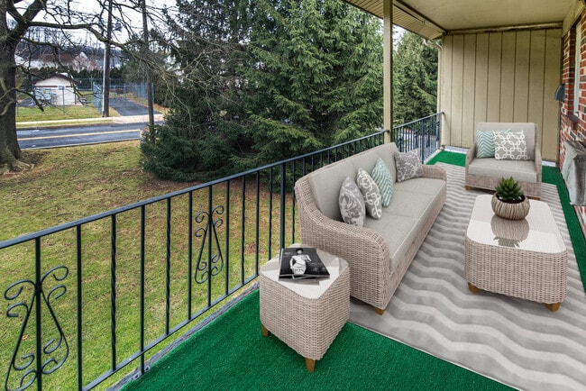 Building Photo - Spring Valley