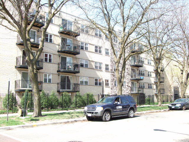 Foto principal - 6954 N Greenview Ave