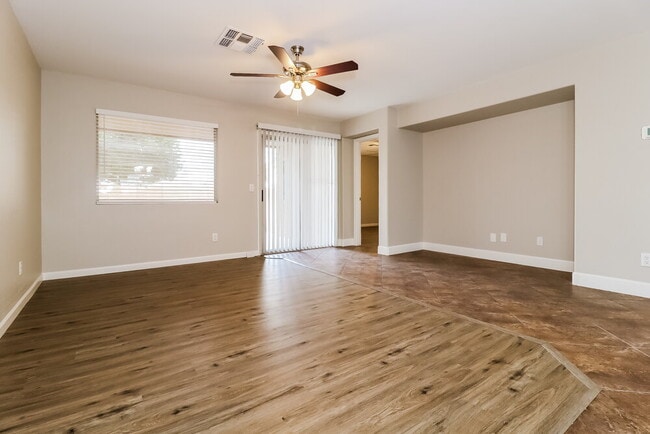 Building Photo - 15040 W Kings Dr