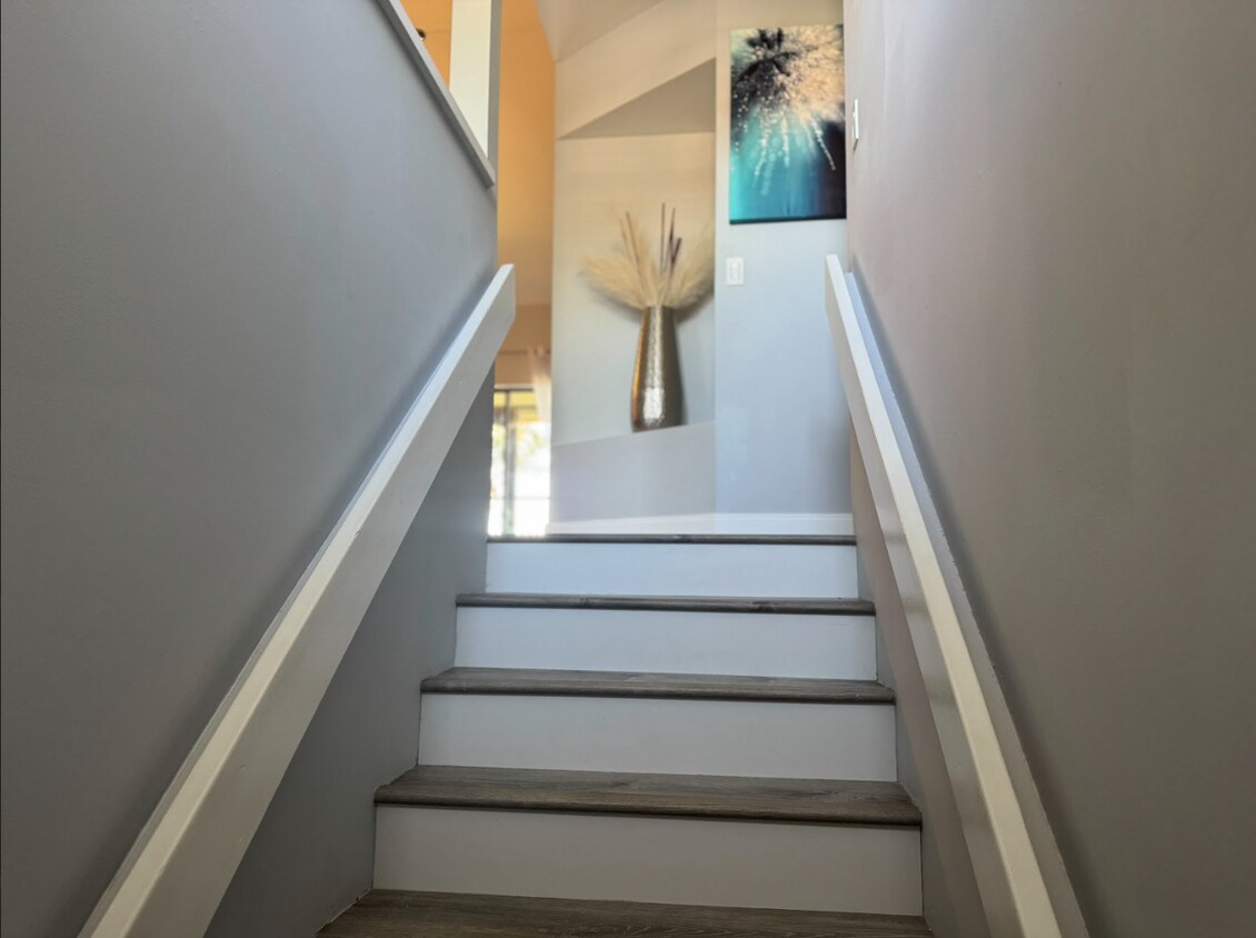 Primary Photo - 206 Liberty Ct