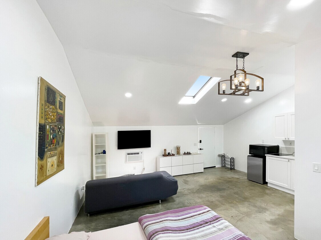 Foto principal - 7302 Zelzah Ave