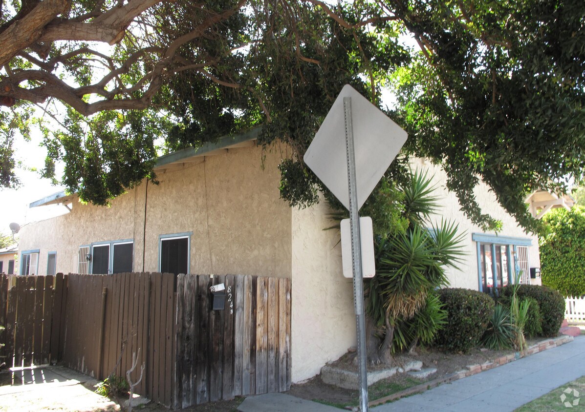 Building Photo - 1824 Cabrillo Ave