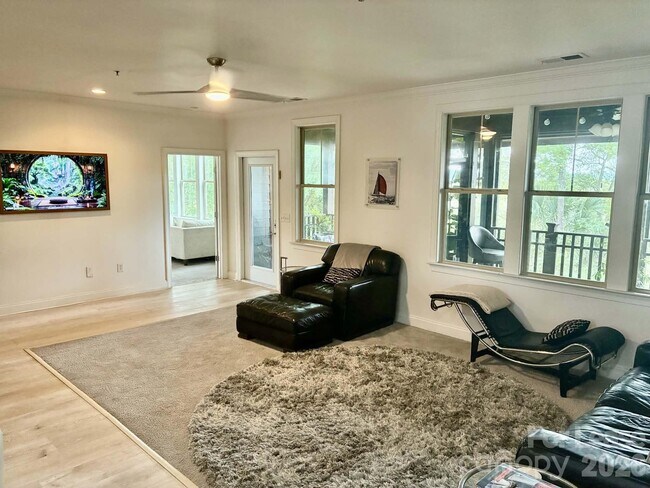 Building Photo - 5551 Colonial Chatsworth Cir