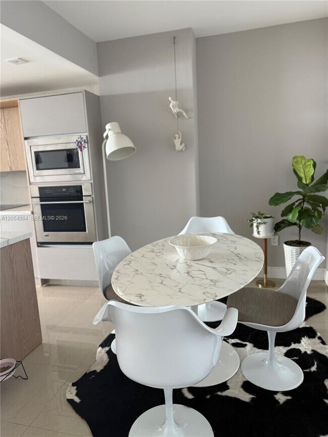 Foto del edificio - 460 NE 28th St