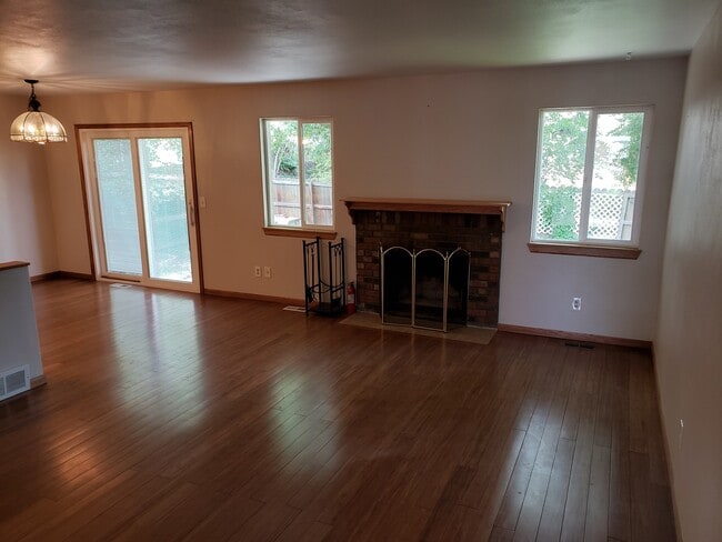 Photo - BEAUTIFUL HOME IN BROOMFIELD WITH FENCED IN YARD - AVAILABLE 8/6/26