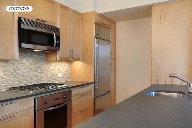 Building Photo - 545 W 110th St