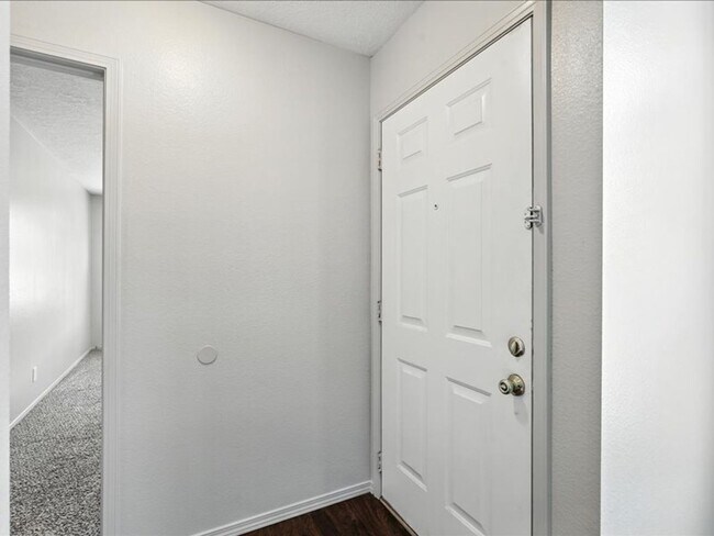Foto del edificio - For Rent | 3 Bed | 2 Bath | Fireplace | Pr...