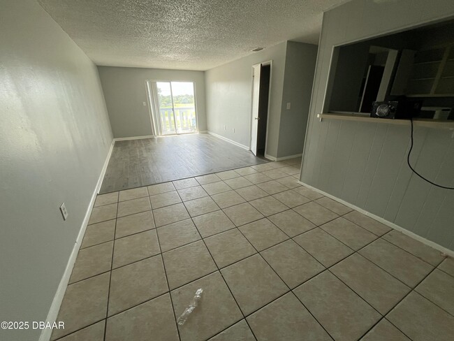 Building Photo - 1850 S Park Ave