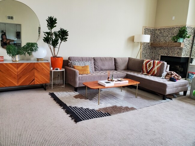 Living room (furniture not included) - 433 Roberts Rd