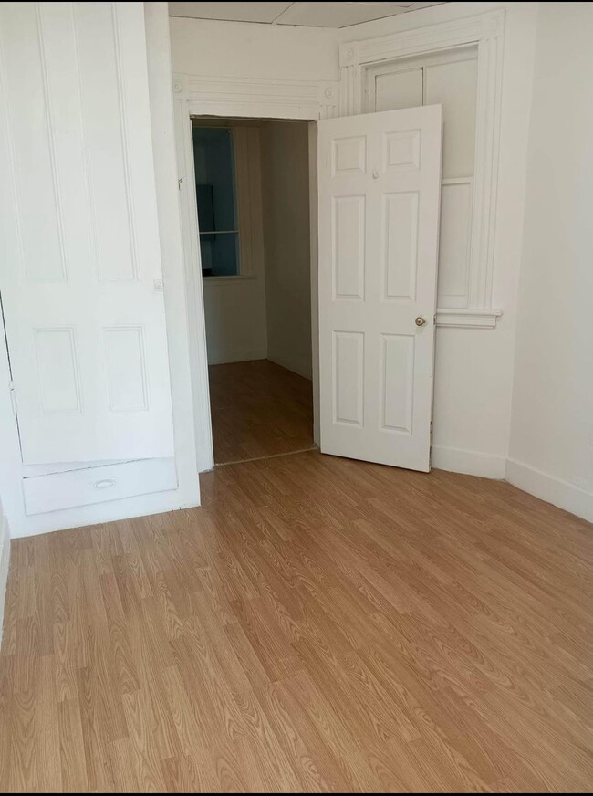 Building Photo - 422 St Pauls Ave