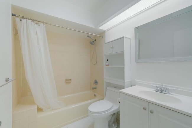 Building Photo - 6090 Aloma Ln