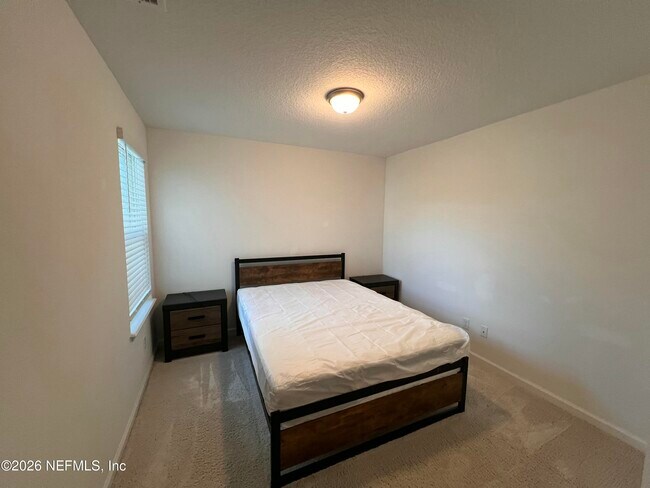 Foto del edificio - 34 Ridge Lake Rd