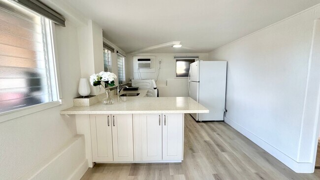 Foto del edificio - NEW PRICE - Newly Renovated Studio with 1 Bath & Washer/Dryer in Maunalani Heights!