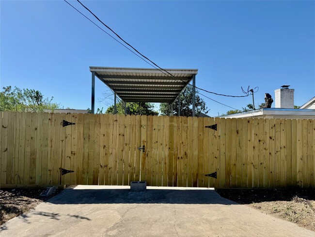 Foto del edificio - 708 Crown St