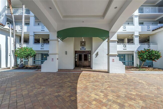 Foto del edificio - 1325 Snell Isle Blvd NE