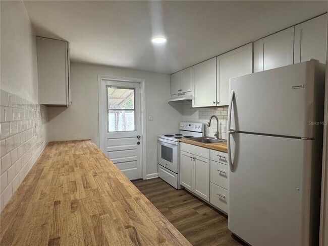 Foto del edificio - 1801 N Taylor Rd
