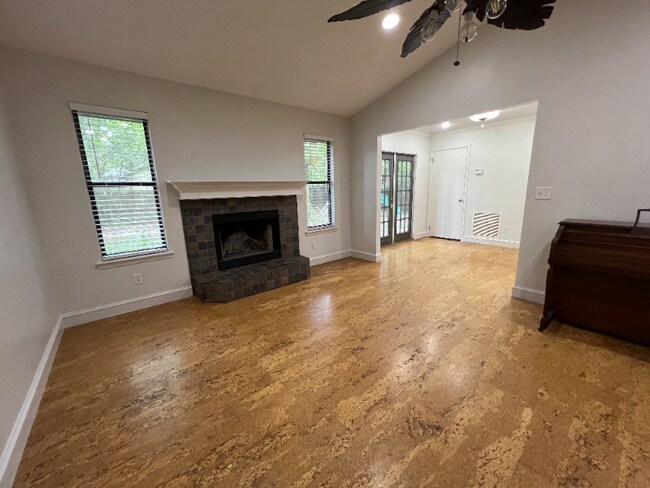 Building Photo - 216 Citrona Dr