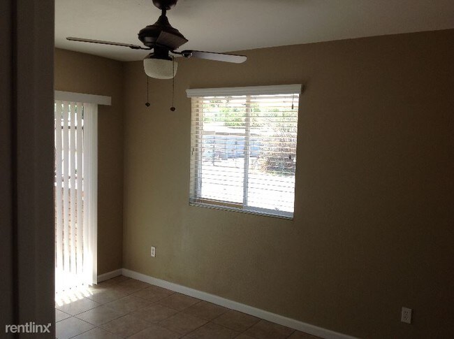 Building Photo - 1242 E Berridge Ln