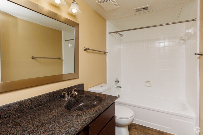 2BR, 2BA - 1,039SF - La Mirada