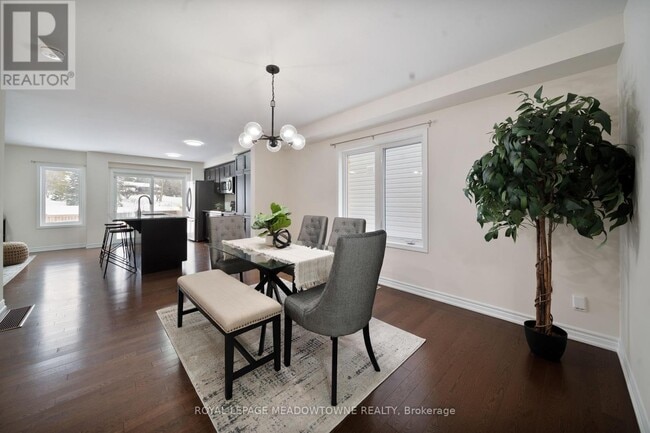 Building Photo - 364 Equestrian Way