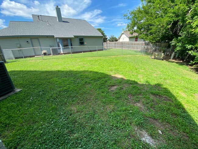 Foto del edificio - Updated 3 Bedroom, 2-1/2 Bathroom House on a Cul-de-sac