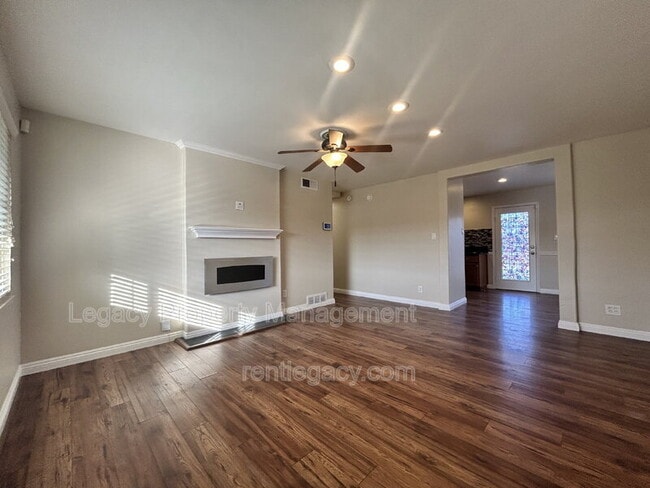 Building Photo - 7118 Watt Ave