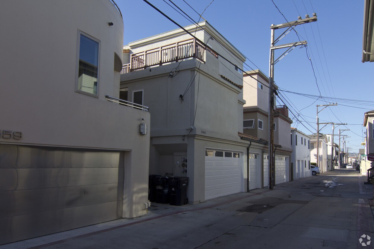 Building Photo - 3561 Ocean Front