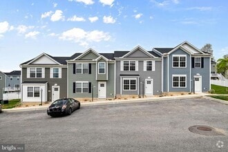 Building Photo - 2801 Pinewood Ln