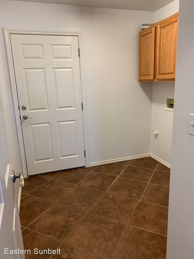 Building Photo - 3 br, 2 bath House - 2200 West University
