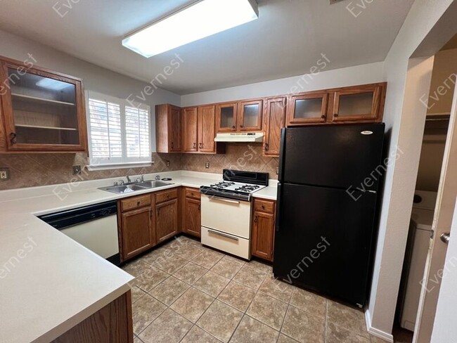Building Photo - 37 Zircon Dr