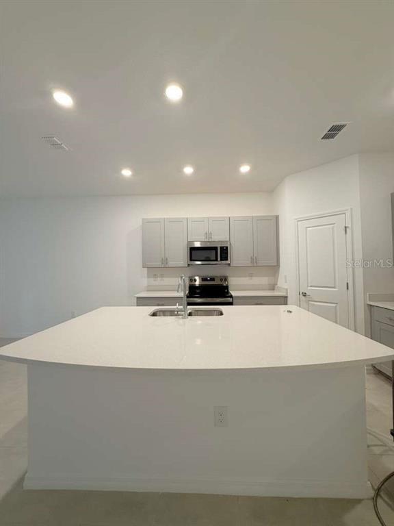 Building Photo - 2553 Penguin Blvd