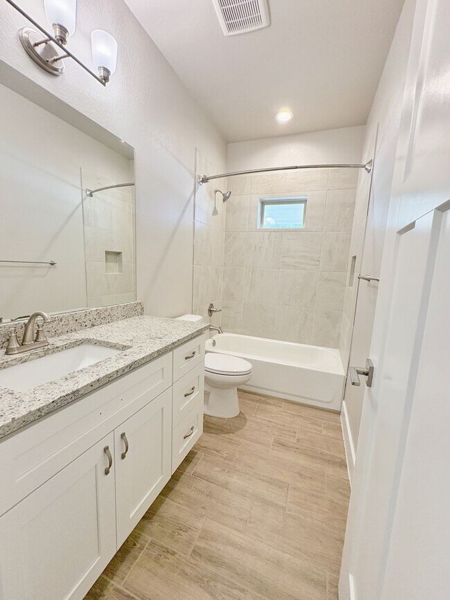 Foto del edificio - Charming Brand-New 3 Bedroom, 2 Bath Home ...