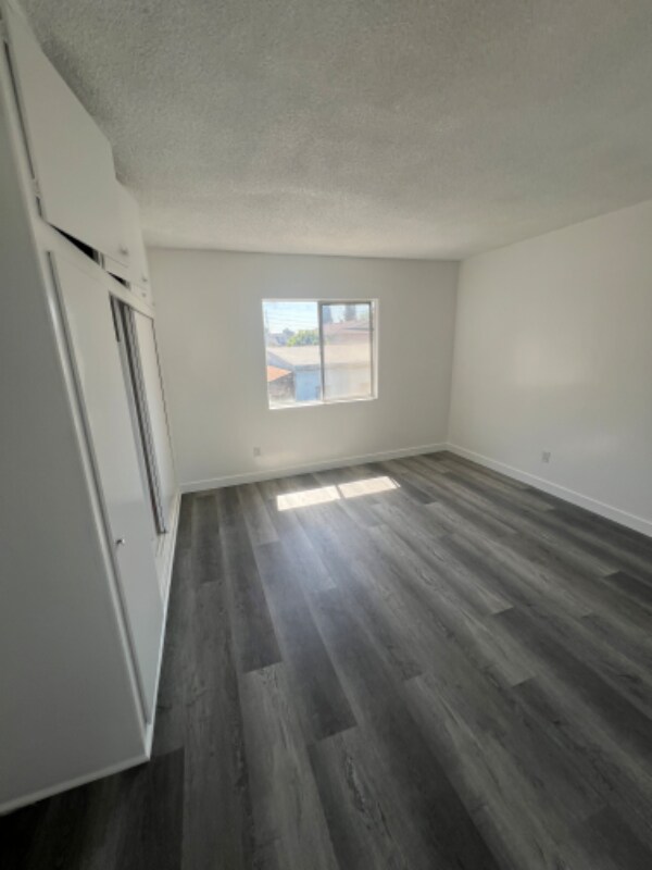Building Photo - 1612 S Gladys Ave