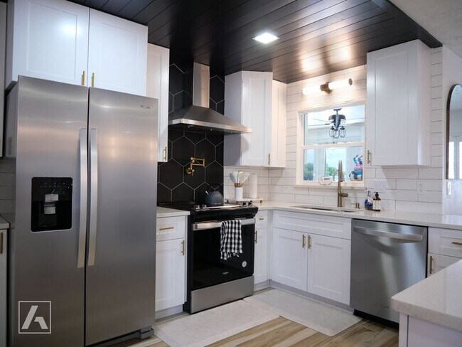 Foto del edificio - 1378 Bailey Ave