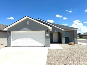 Building Photo - 3513 Valencia Ave