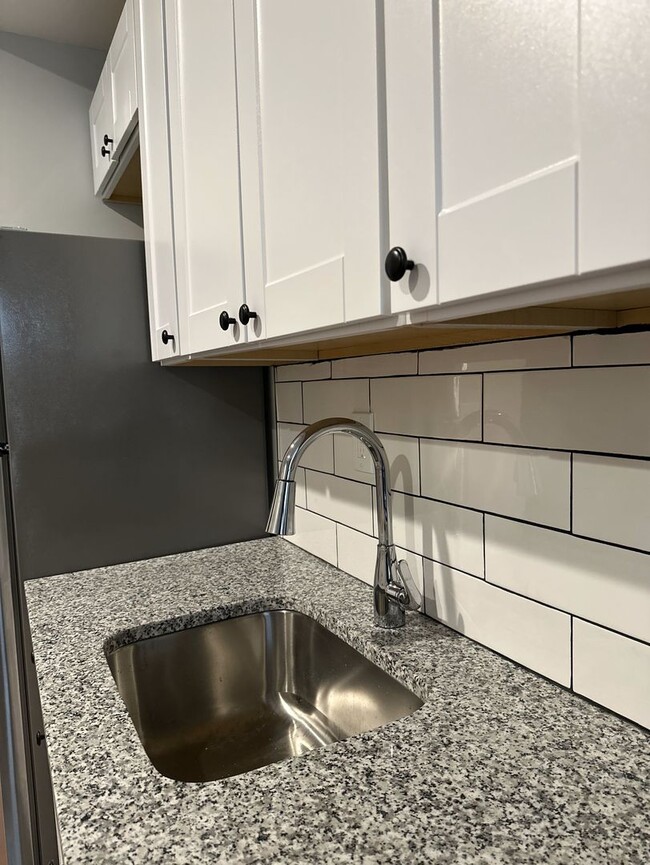 Foto del edificio - EAST BALTIMORE RENOVATED TOWNHOME CLOSE TO...