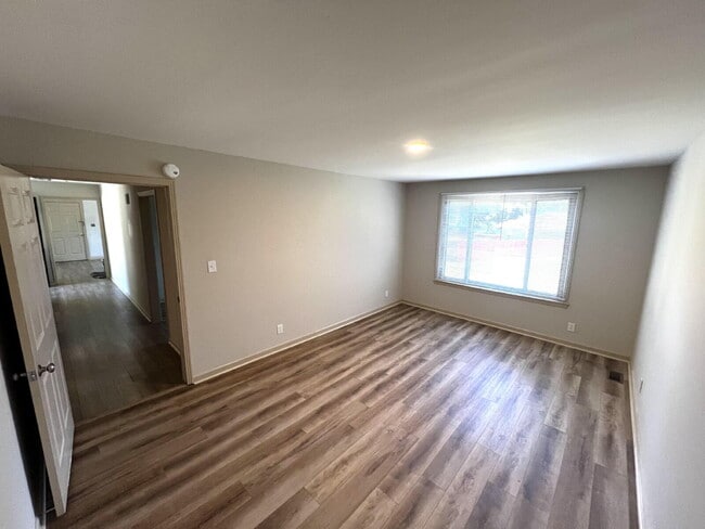 Building Photo - 307 Buckingham Pl