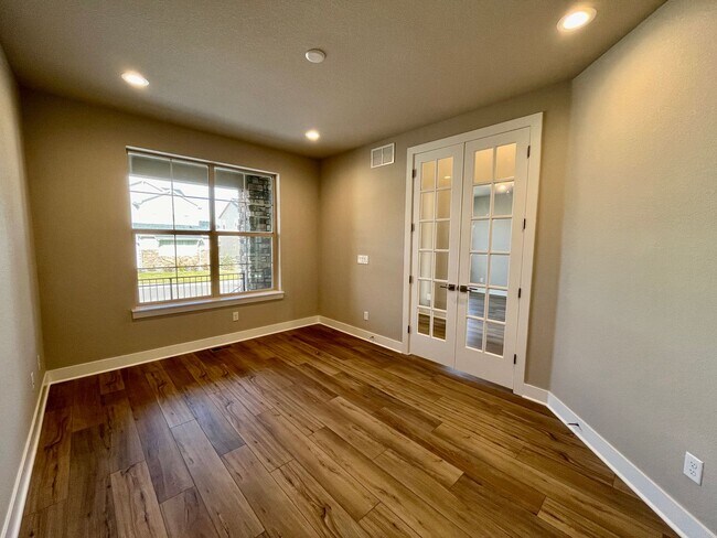 Foto del edificio - **$1000 off Move in Special** 5 bed 4 Bath IMMACULATE NEW BUILD in THORNTON!!