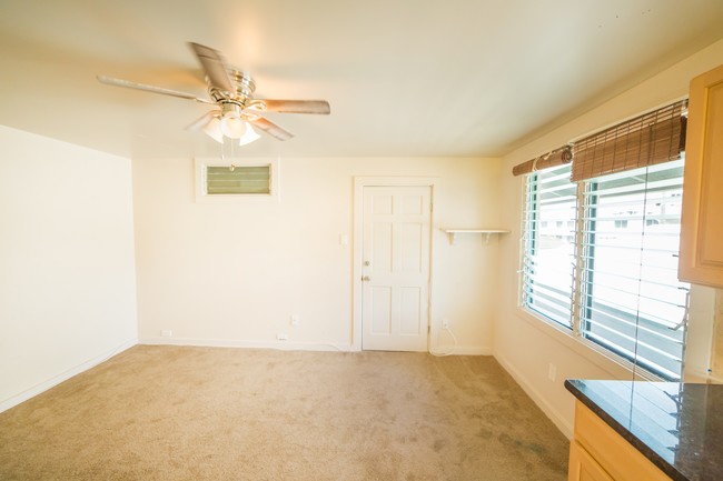 Nice sized studio space with lots of natural light - 1804 Poki St