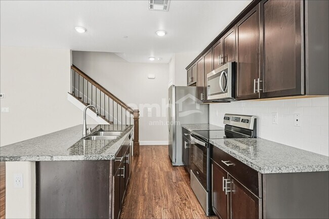 Building Photo - 77 Foxridge Swings Ln