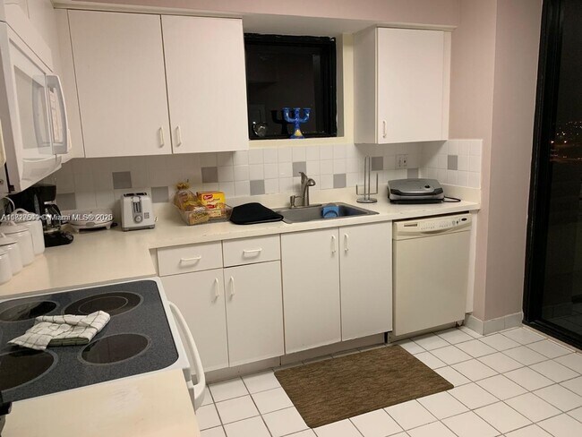 Foto del edificio - 3300 NE 191st St