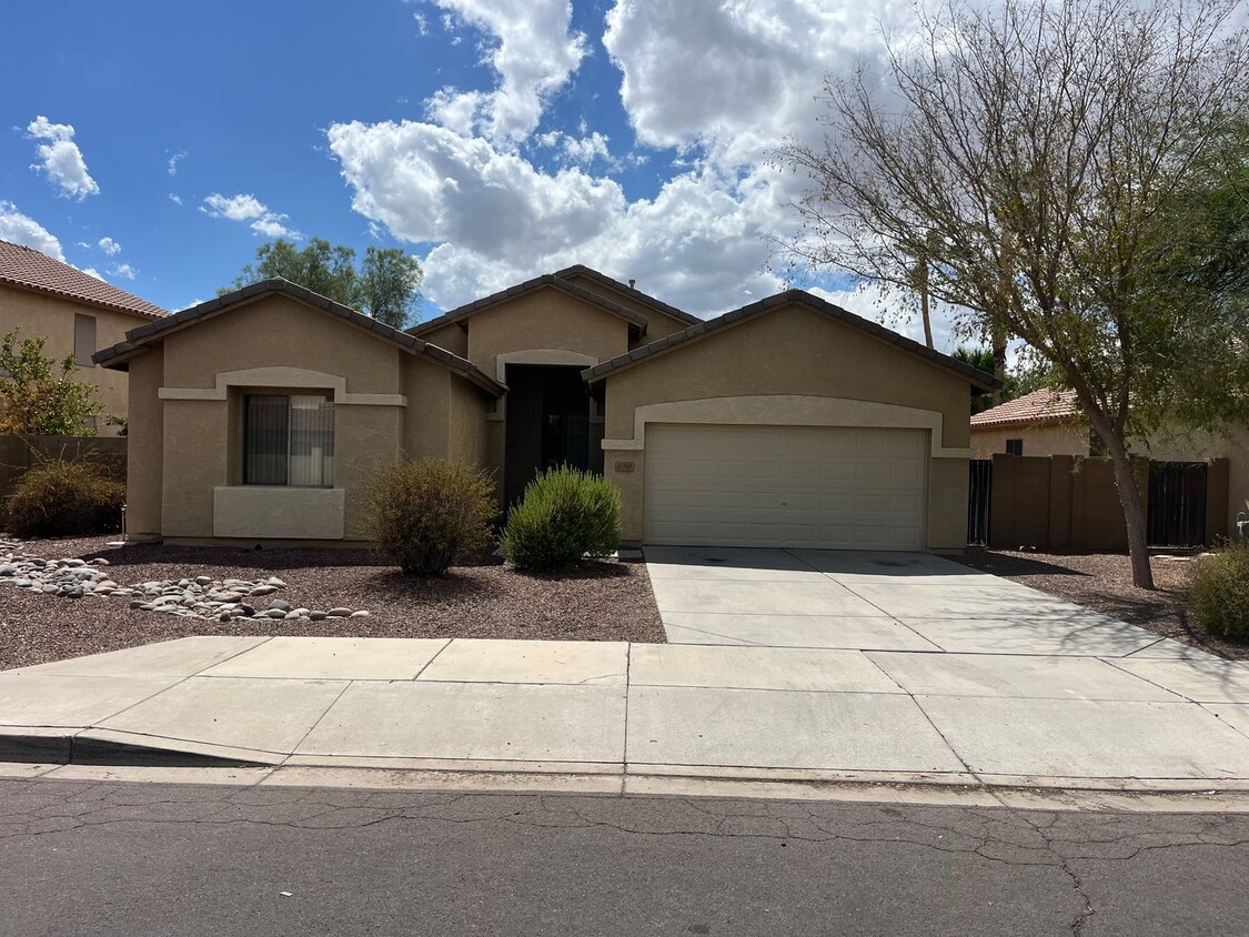 Primary Photo - 4 Bedroom, 2 Bath with new Interior paint ...